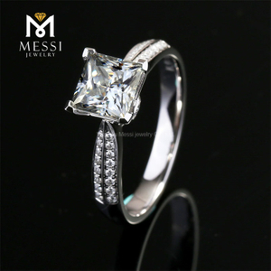 Moissanit-Diamantring 18 Karat Gold 1 Karat D weiße Farbe VVS Prinzessschliff